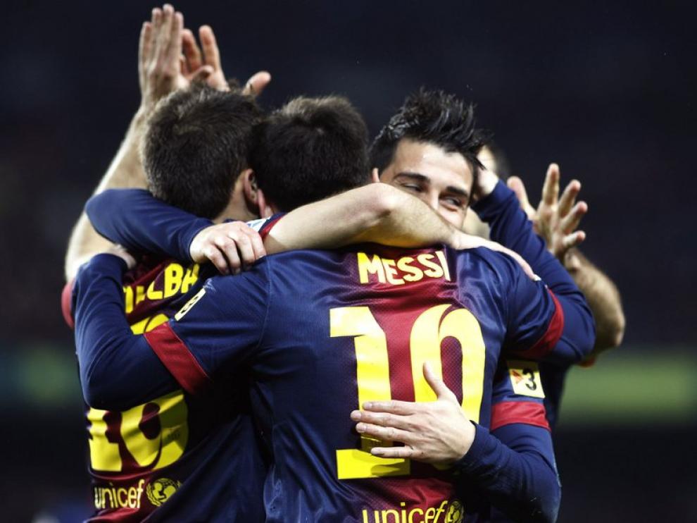Los jugadores del Barcelona celebran un gol