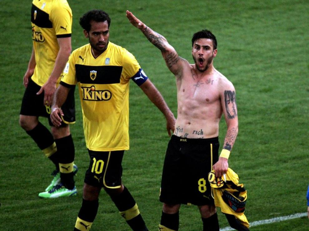 El jugador, tras el gol de la victoria de su equipo, el AEK Atenas.