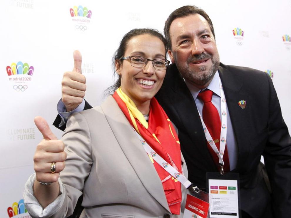 El presidente del Comité Paralímpico Español, Miguel Carballeda, y la nadadora Teresa Perales.