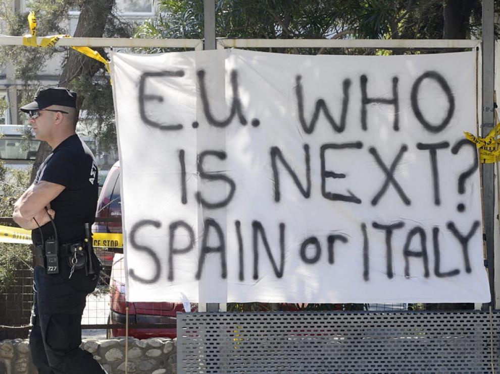 Cartel en Nicosa: "¿Quién será el Próximo? España o Italia"