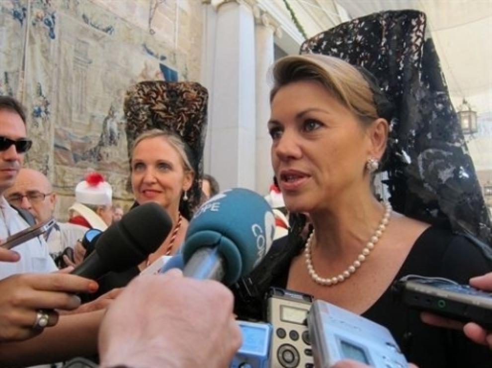 Cospedal con peineta