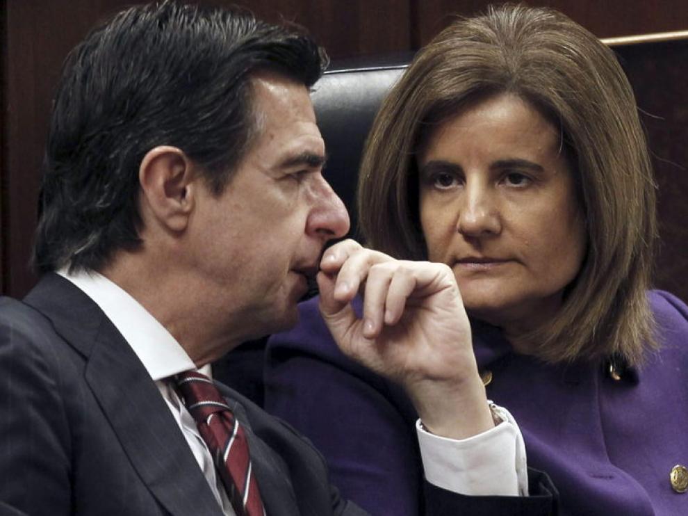 El ministro de Industria, Manuel Soria y la ministra de Empleo, Fátima Báñez, este miércoles