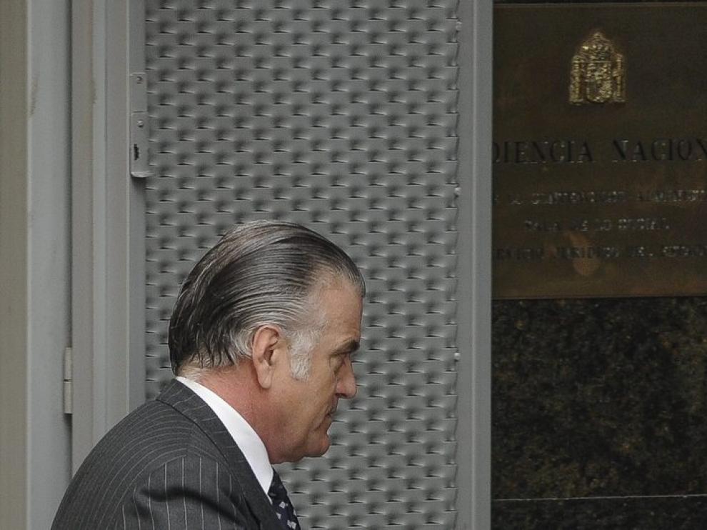 El extesorero del PP Luis Bárcenas llegando al juzgado