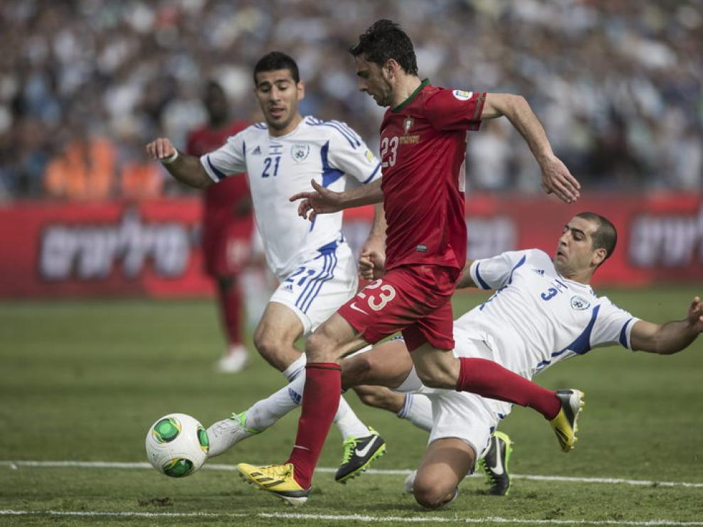 El jugador del Real Zaragoza Helder Postiga con la elástica portuguesa