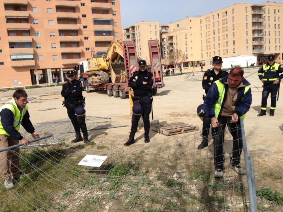 Protestas en el solar de Remar de los vecinos de Rosales del Canal