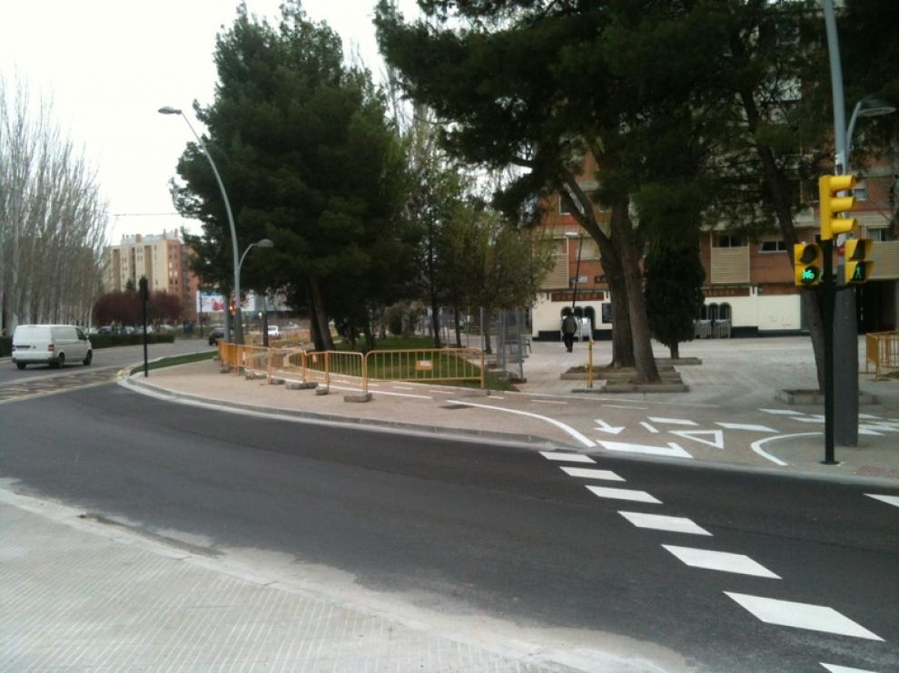 El carril bici sigue vallado en las avenidas Gómez de Avellaneda y María Zambrano