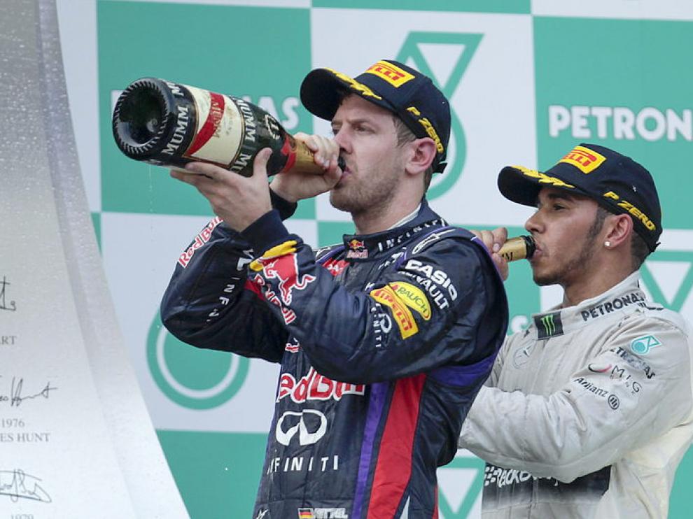 Vettel en el podio, tras el GP de Malasia
