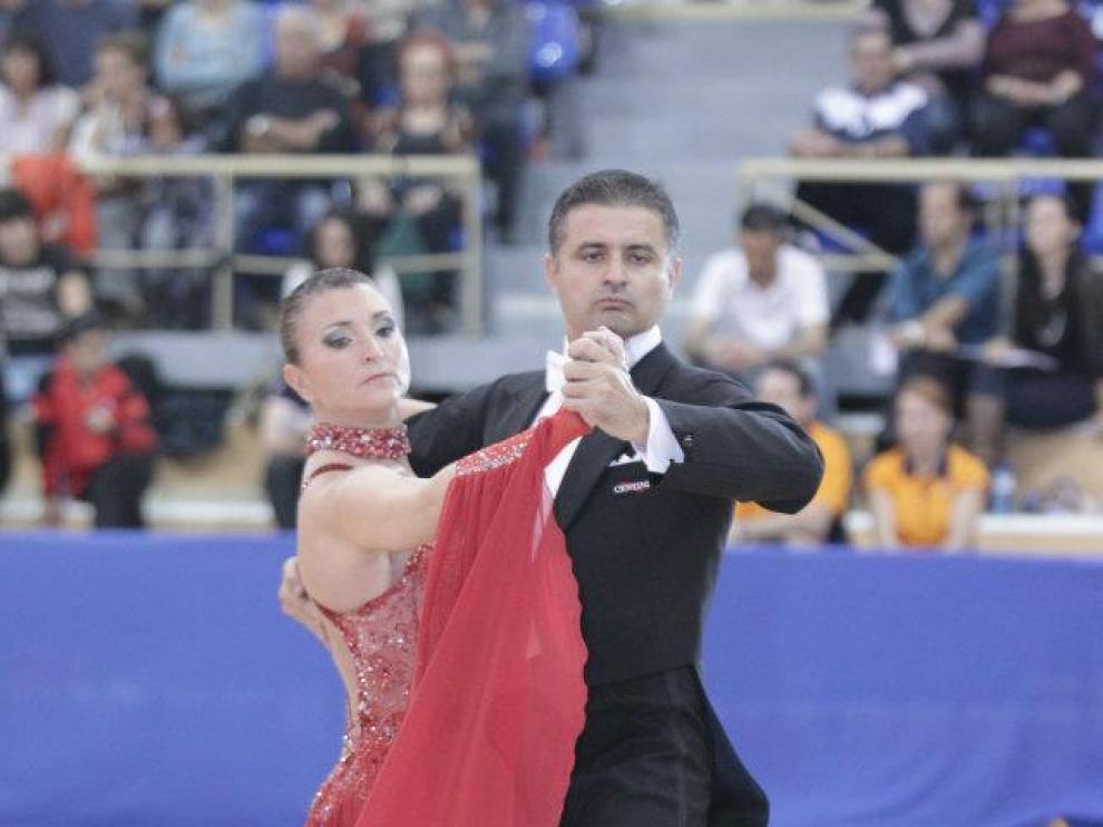 Carlos Martínez y Berta Castro, haciendo Baile Deportivo.