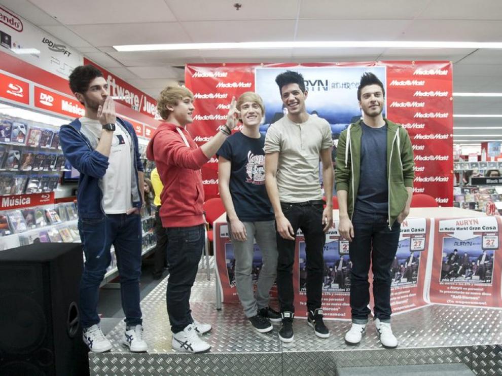 Auryn durante su firma de discos en Zaragoza