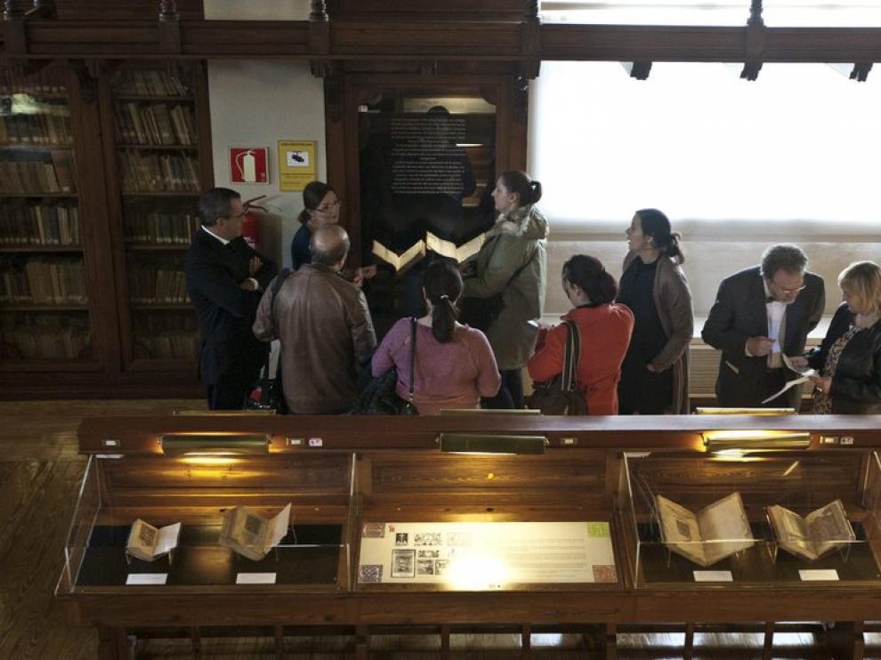 Exposición en la biblioteca del Paraninfo de la Universidad de Zaragoza