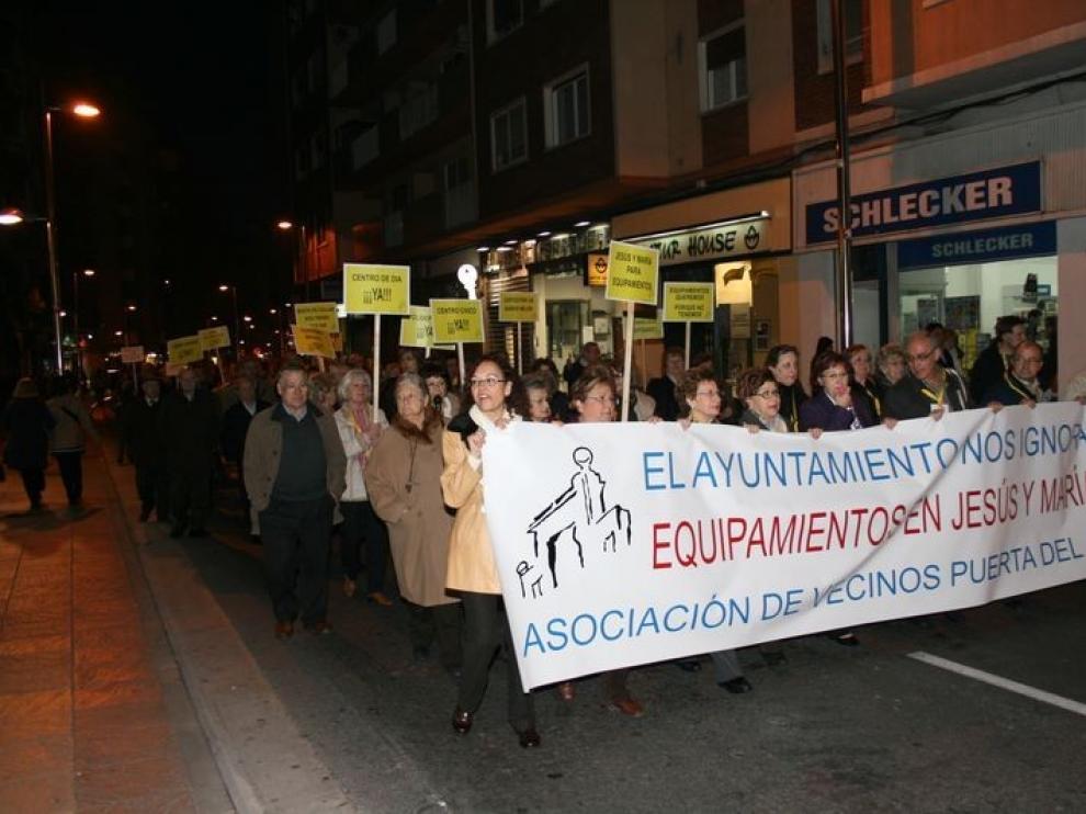 Imagen de una manifestación de vecinos del distrito centro de Zaragoza que ya en 2009 reclamaban equipamientos