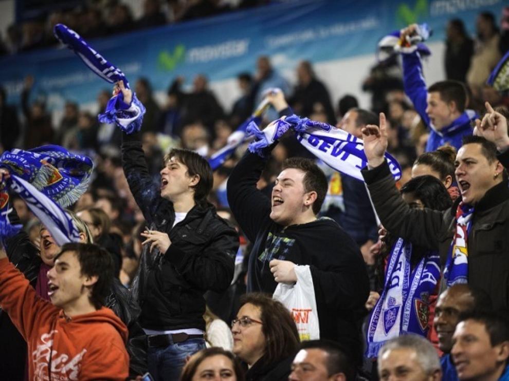 Imágenes de la grada de La Romareda durante el Real Zaragoza - Real Madrid