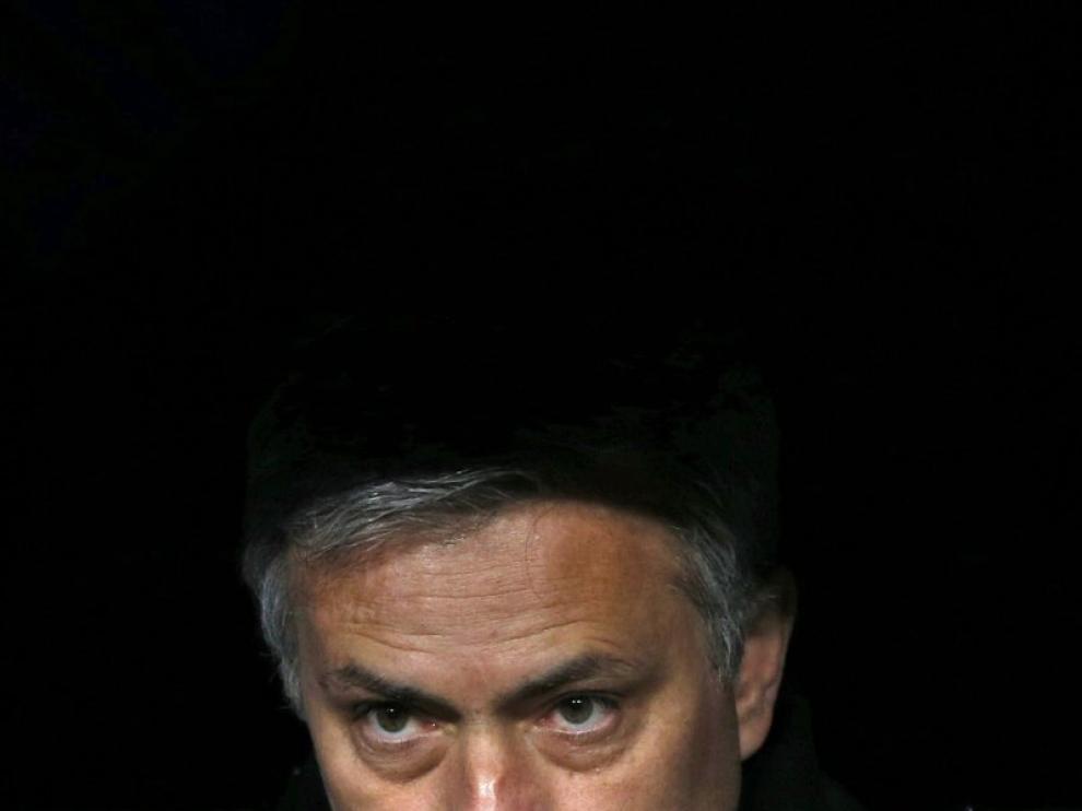 Mourinho en el banquillo