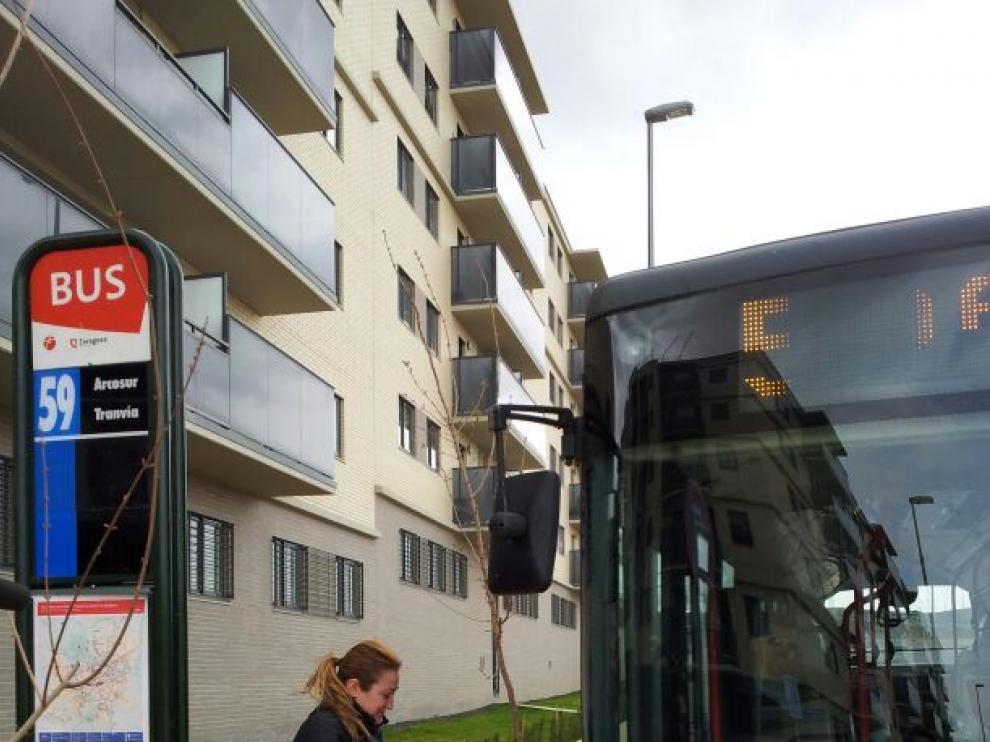 La línea 59 del autobús urbano llega desde este lunes al nuevo barrio zaragozano