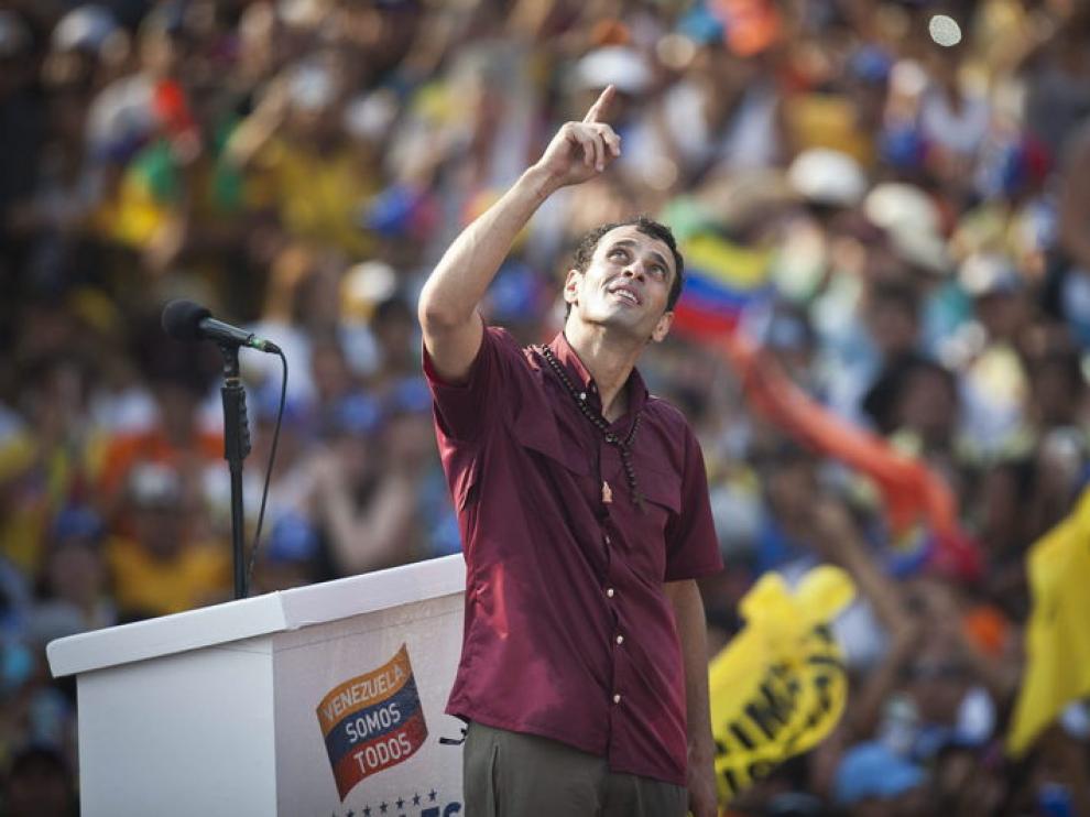 Capriles pronunció un discurso ante sus seguidores en la capital venezolana.