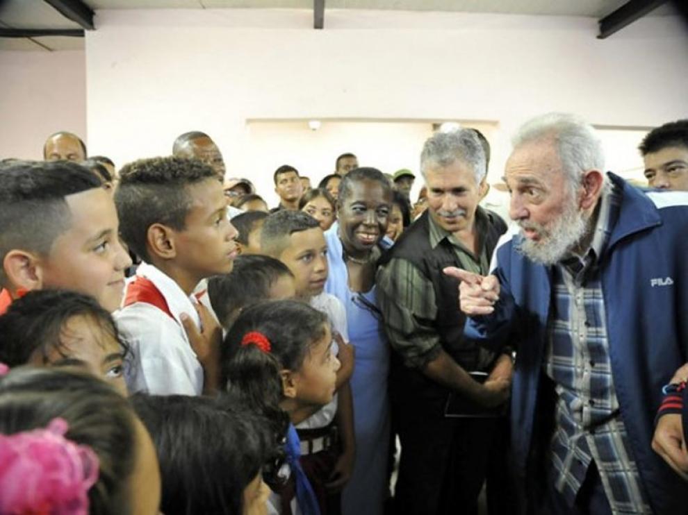 Fidel Castro reaparece en la inauguración un centro educativo