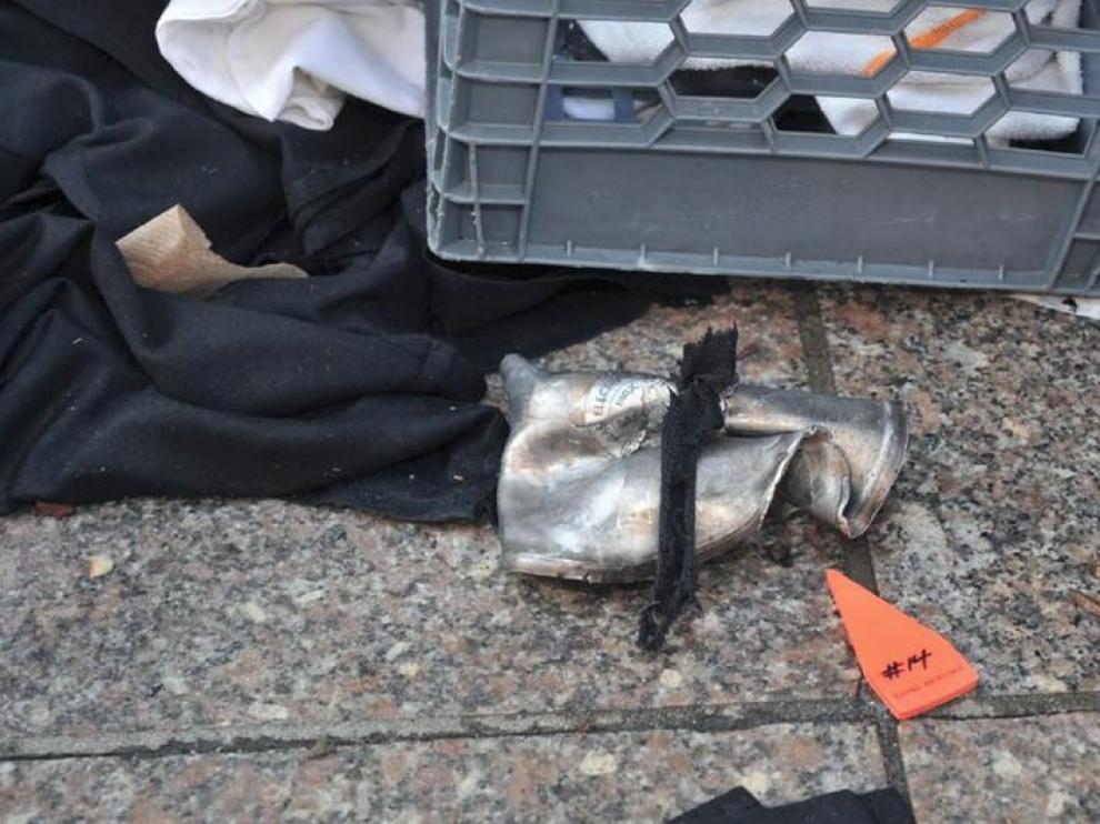 La tapa de una olla a presión hallada en la azotea de un edificio cercano al lugar del atentado.