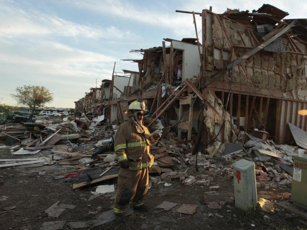 Los equipos de rescate continúan trabajando en la zona de la explosión, en Texas.