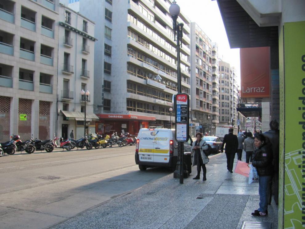 Inicio y final de la línea 28, en el Coso de Zaragoza