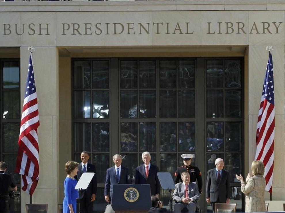 El presidente Obama junto a los otros expresidentes vivos de EE. UU.