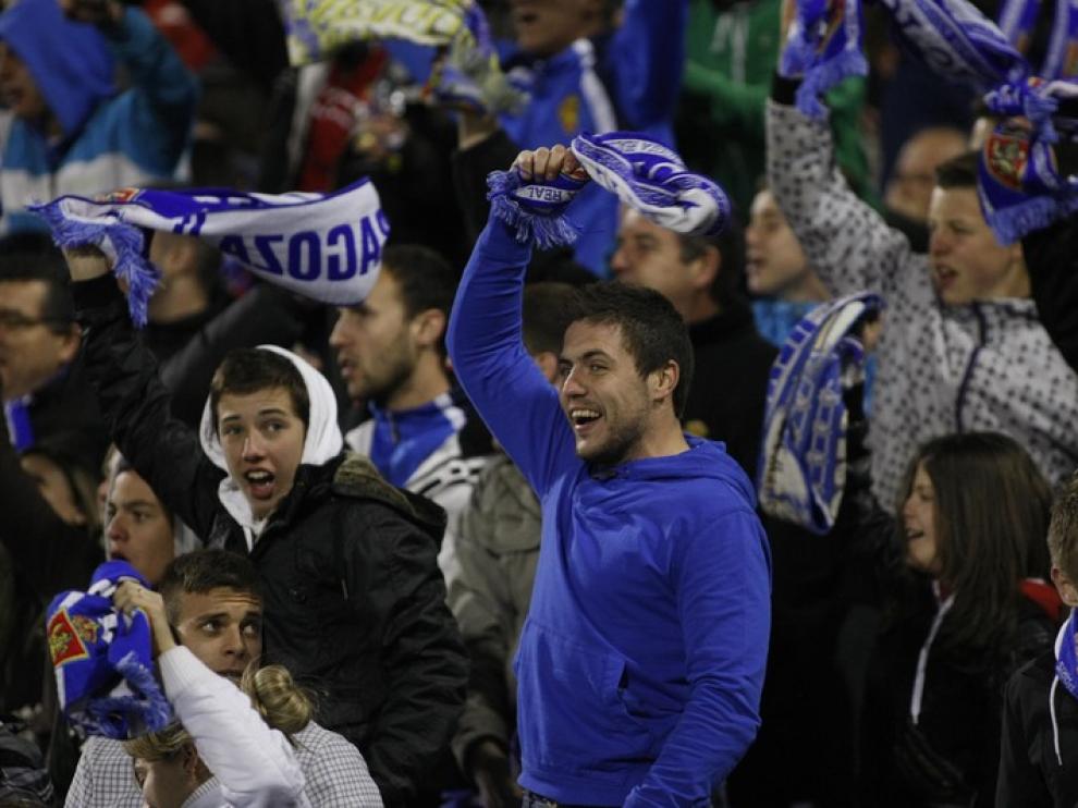 Los aficionados, en la Romareda, durante el partido del Real Zaragoza.