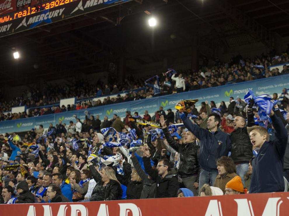 Los aficionados, en la Romareda, durante el partido del Real Zaragoza.