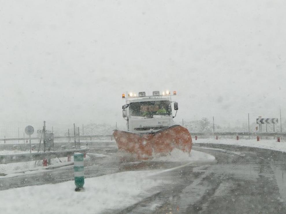 Nieve caída este domingo a la altura de Sarrión