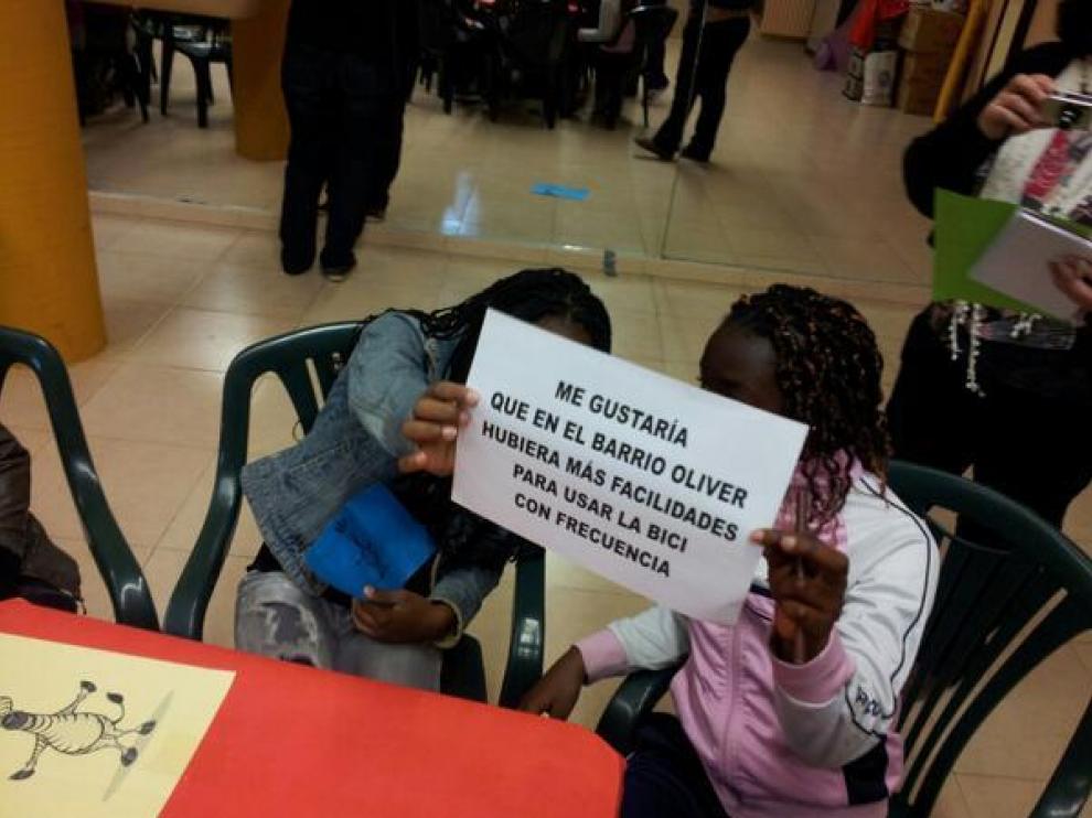 Algunos de los participantes en el Foro de la Infancia del barrio Oliver de Zaragoza