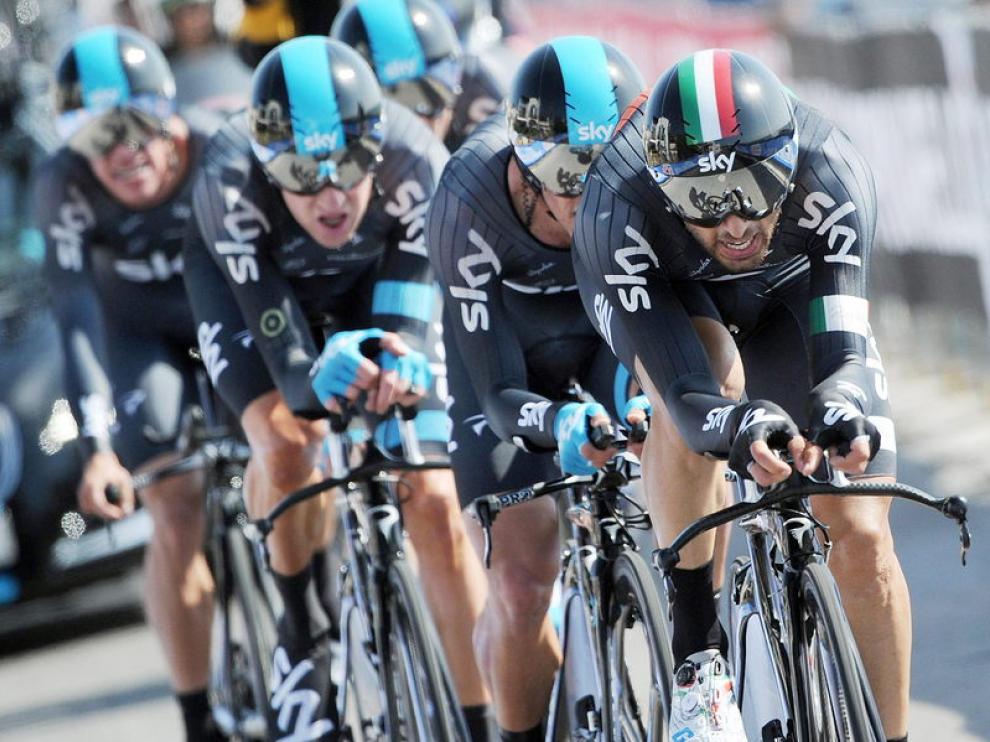El equipo Sky, durante una carrera