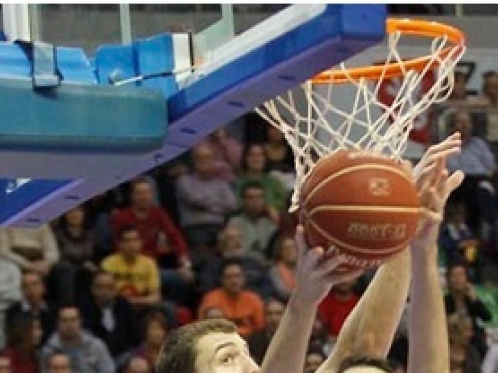 Albert Fontet, durante un partido del CAI