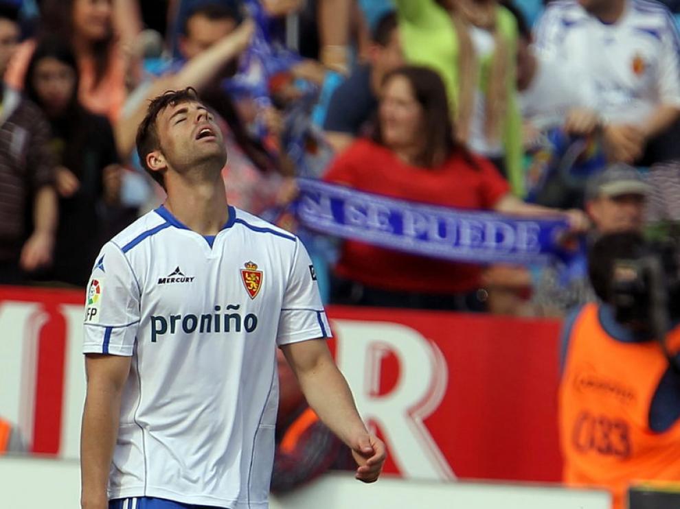 El delantero del Real Zaragoza Rodri celebra el gol que marcó ante el Rayo Vallecano