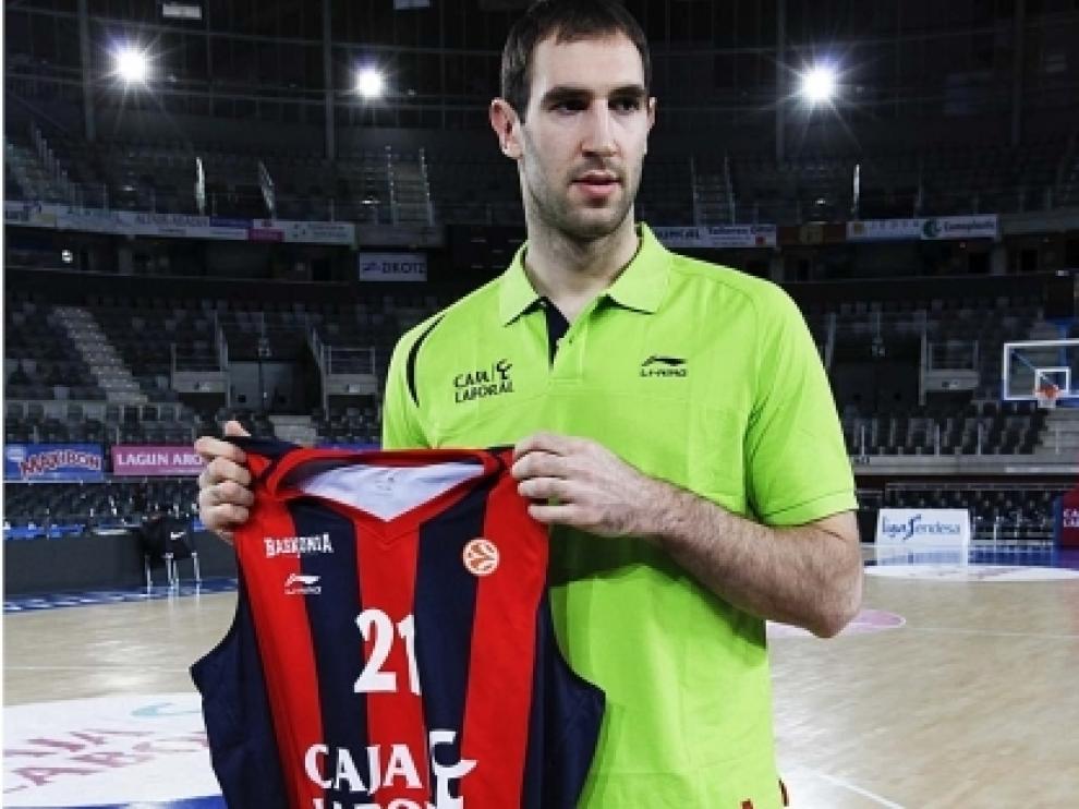 Vladimir Golubovic, en su presentación con el Baskonia