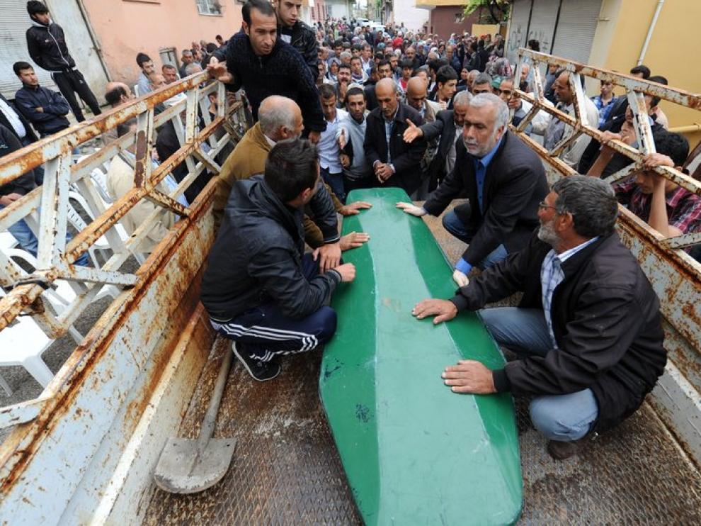 Imagen del funeral de una de las víctimas del atentado en Turquía