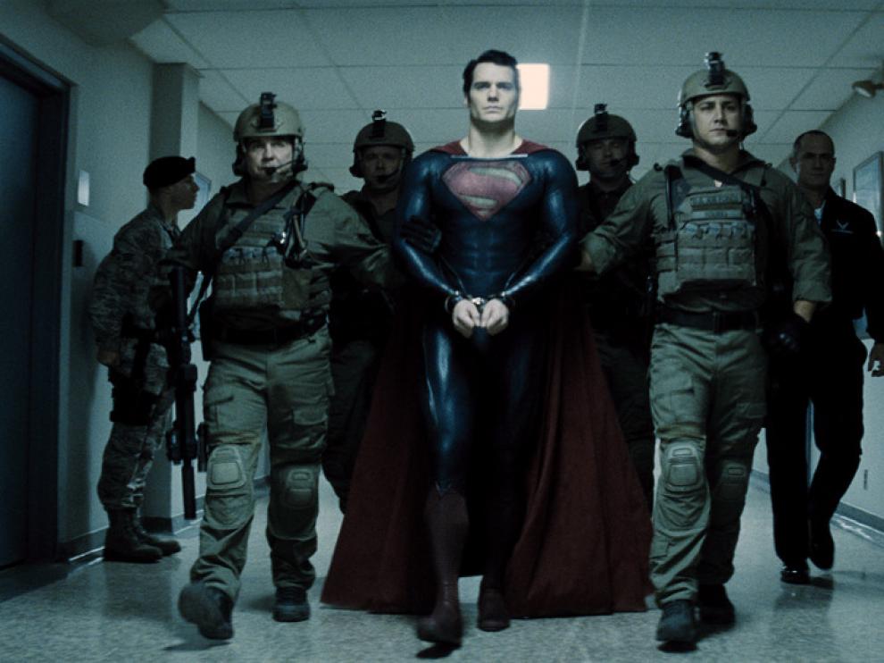 Superman contra todo un ejército