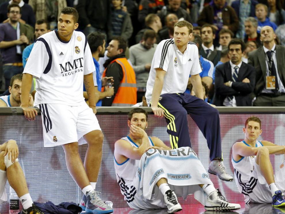 Los madridistas solo pudieron contemplar el trofeo.