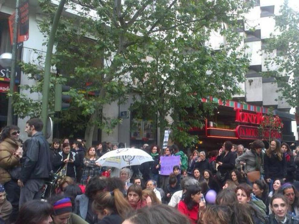 Reunión frente a la sede del PP en la C/Génova