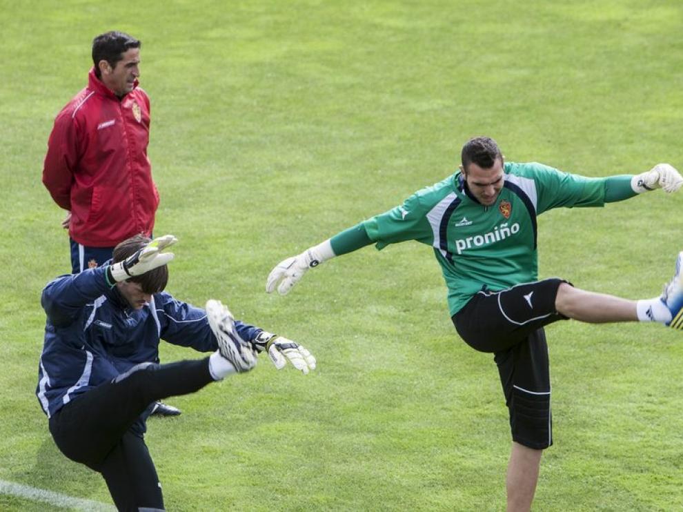Roberto y Leo Franco, en el entrenamiento del Real Zaragoza