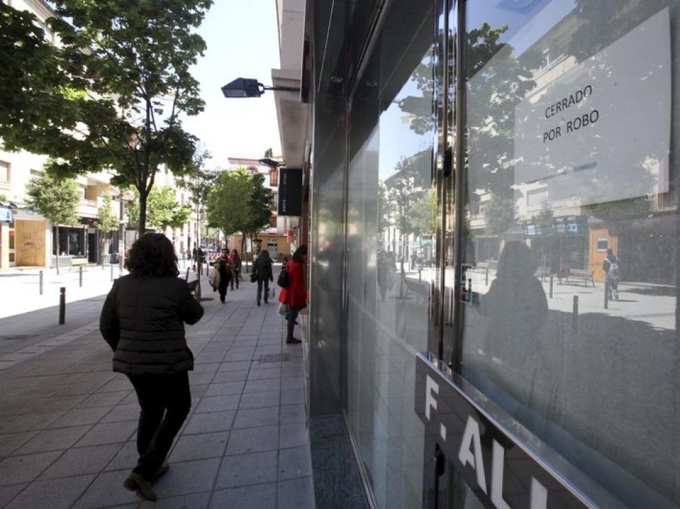 Tienda de ropa robada en la calle de Fatás, en Huesca