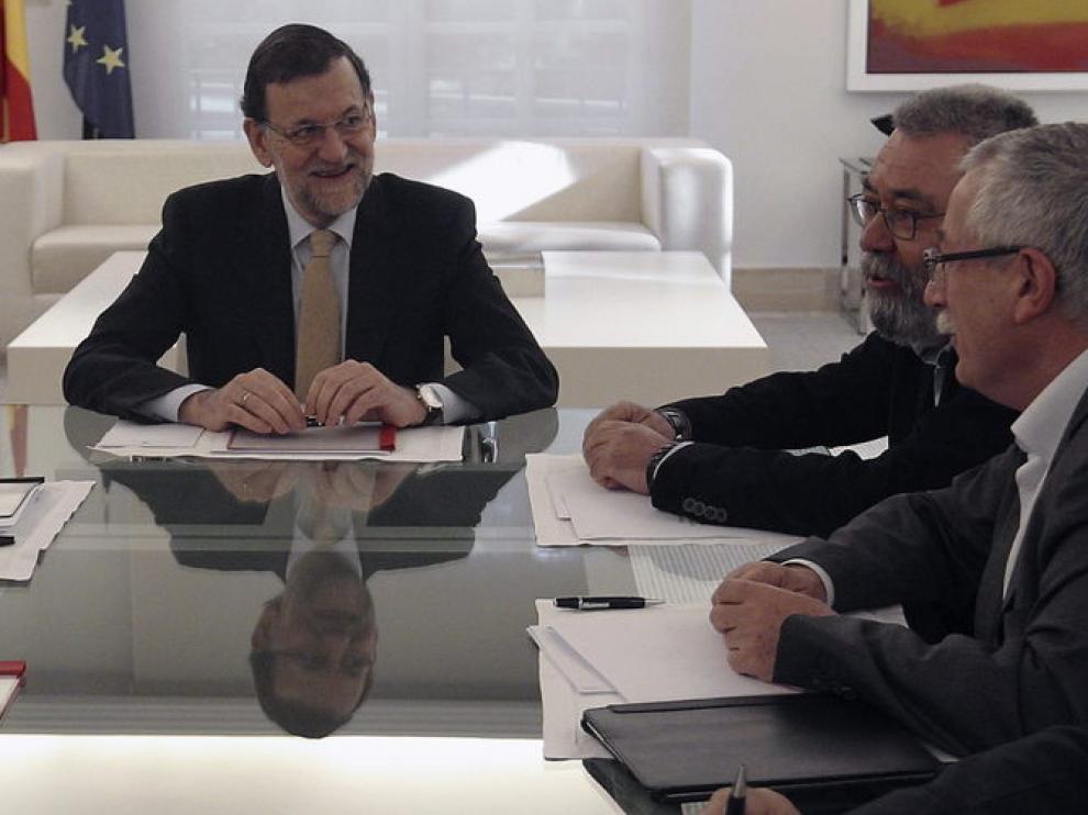 Rajoy , conversa con los secretarios generales de UGT y CCOO