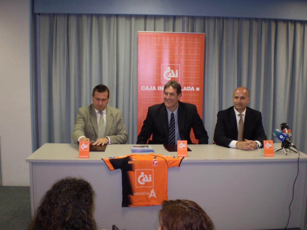 Firma del convenio de patrocinio entre la CAI y el Voleibol Teruel