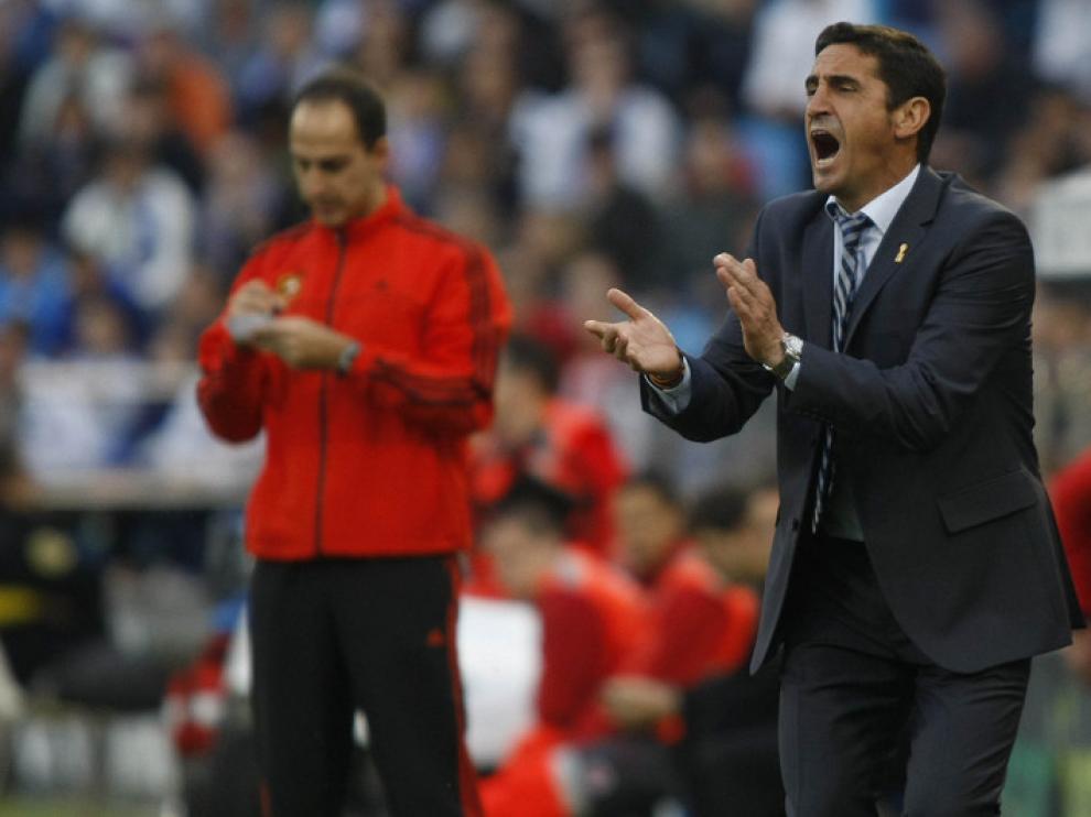 Manolo Jiménez anima a sus jugadores durante el encuentro