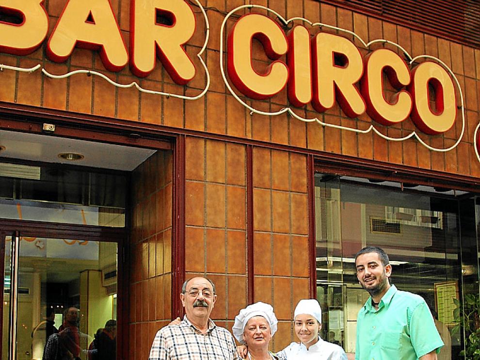 La familia Enciso Ordas, que regenta el Bar Circo.