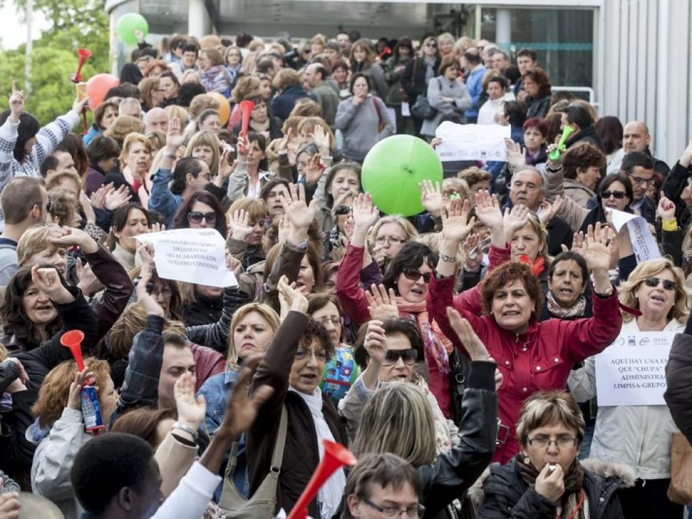Concentración en el hospital Miguel Servet de Zaragoza
