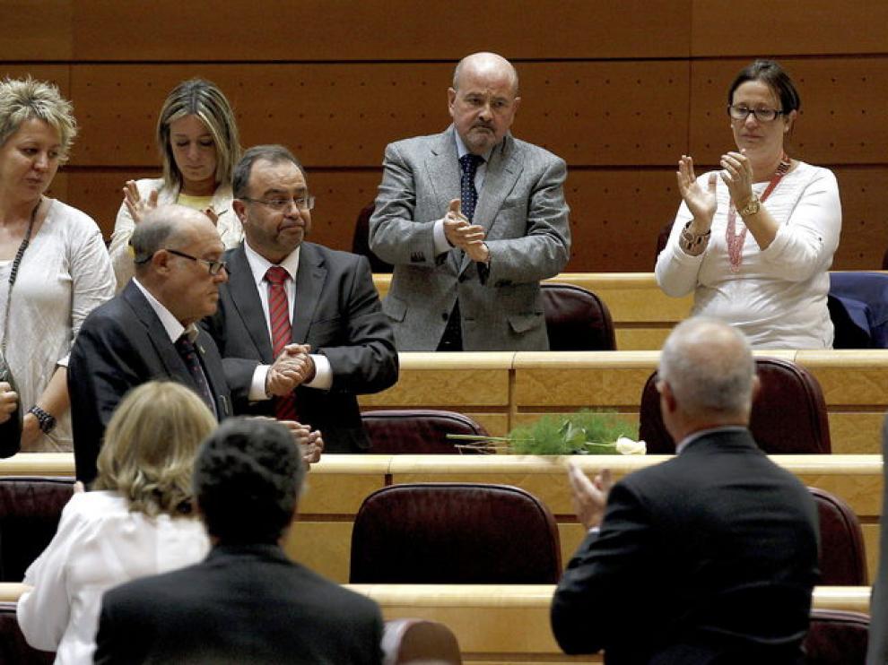 El Senado aplaude el escaño vacío de Burró