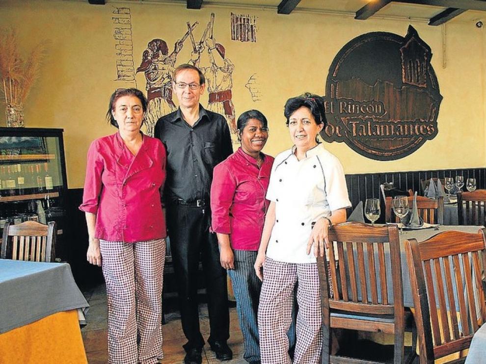 Ángeles, Rafael, Mercedes y María Jesús, en El Rincón de Talamantes.
