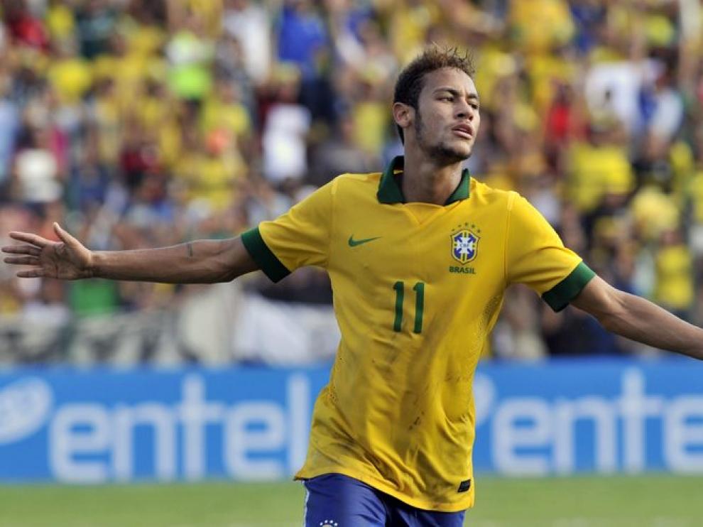 Neymar, jugando con Brasil