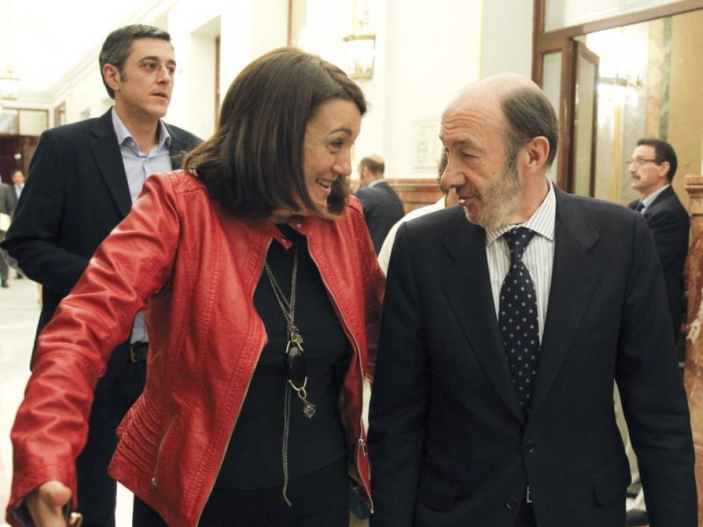 Soraya Rodríguez y Alfredo Pérez Rubalcaba este jueves en el Congreso