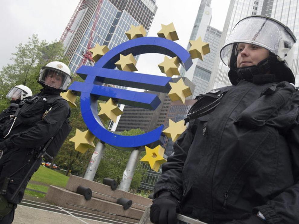 La Policía protege el BCE de los manifestantes