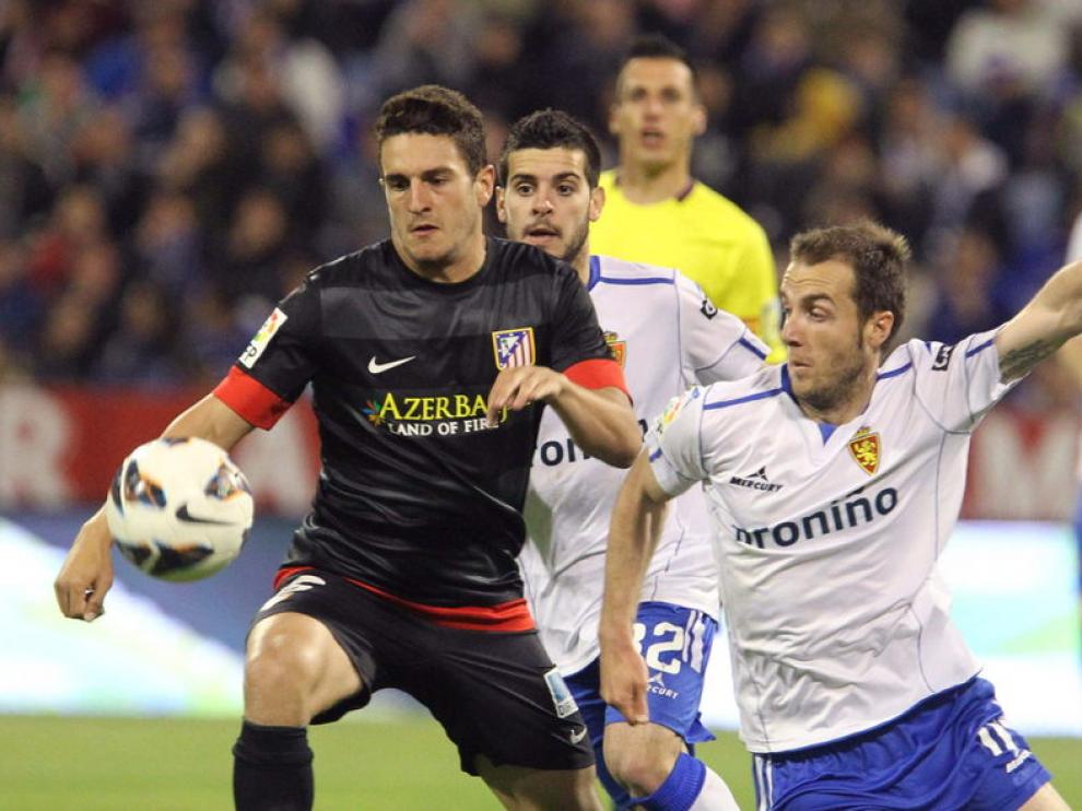 El jugador del Real Zaragoza Montañés, en el partido con el Atlético de Madrid
