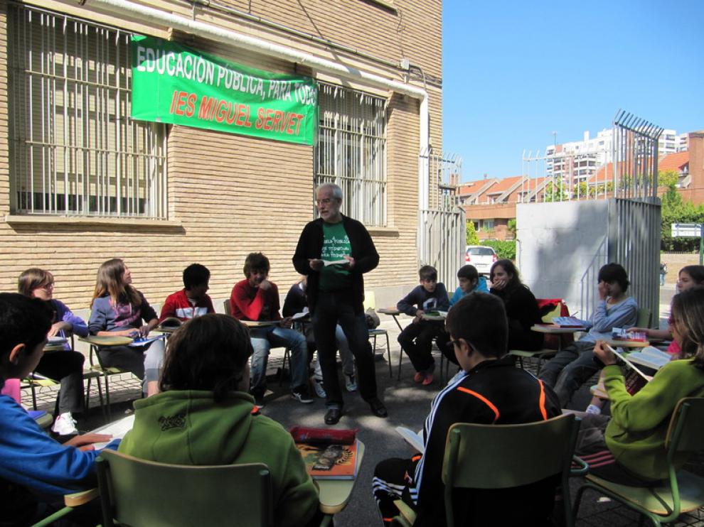 Clase en la calle del IES Miguel Servet
